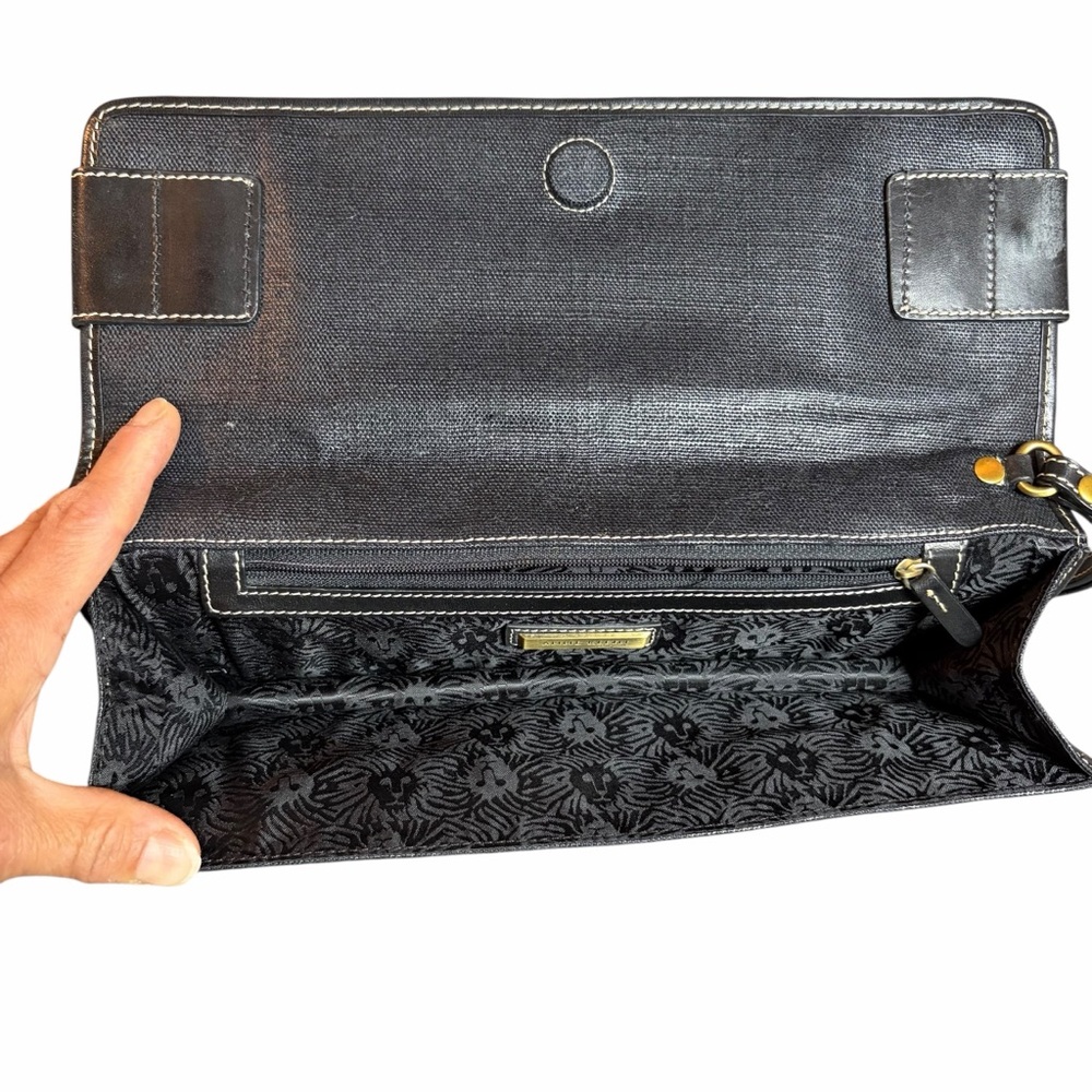 VINTAGE ANNE KLEIN BLACK LEATHER CLUTCH WRISTLET WITH BRONZE HARDWARE - Picture 13 of 13